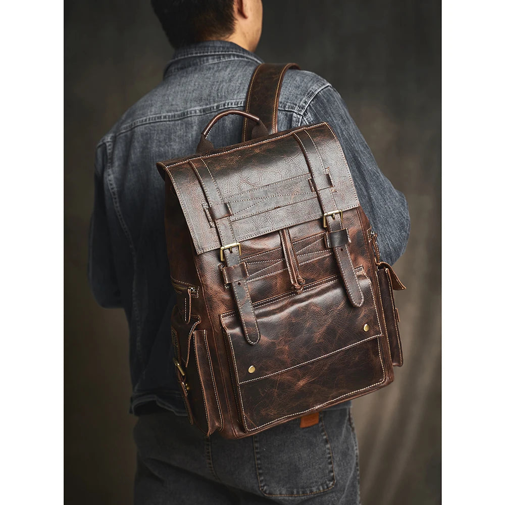 Le sac à dos en cuir Le District : l’élégance brute pour les hommes en mouvement